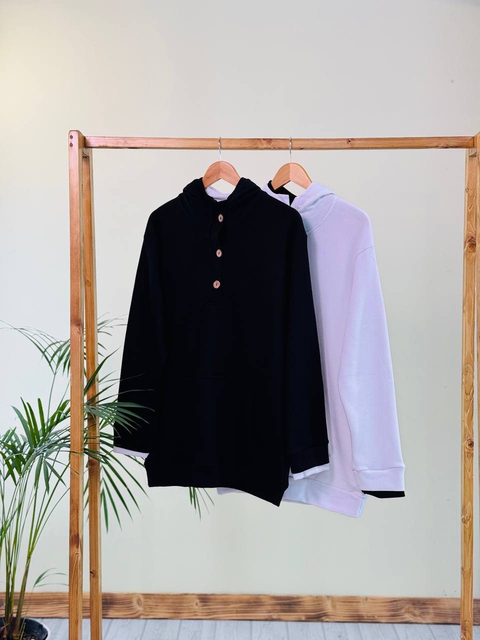 photo_4_2024-12-05_11-07-34 هودی دورس پنبه سفید و مشکی pr (پک 2 عددی ) - شناسه 00212008 - Image 1